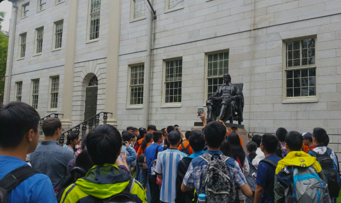 Amerika Periksa Ketat Pelancong yang akan ke Kampus Harvard